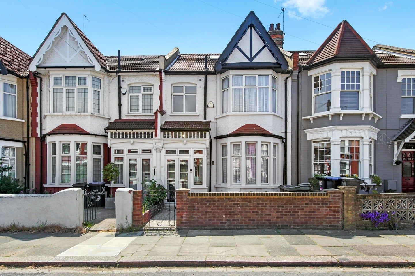 House Melbourne Avenue in Greater London