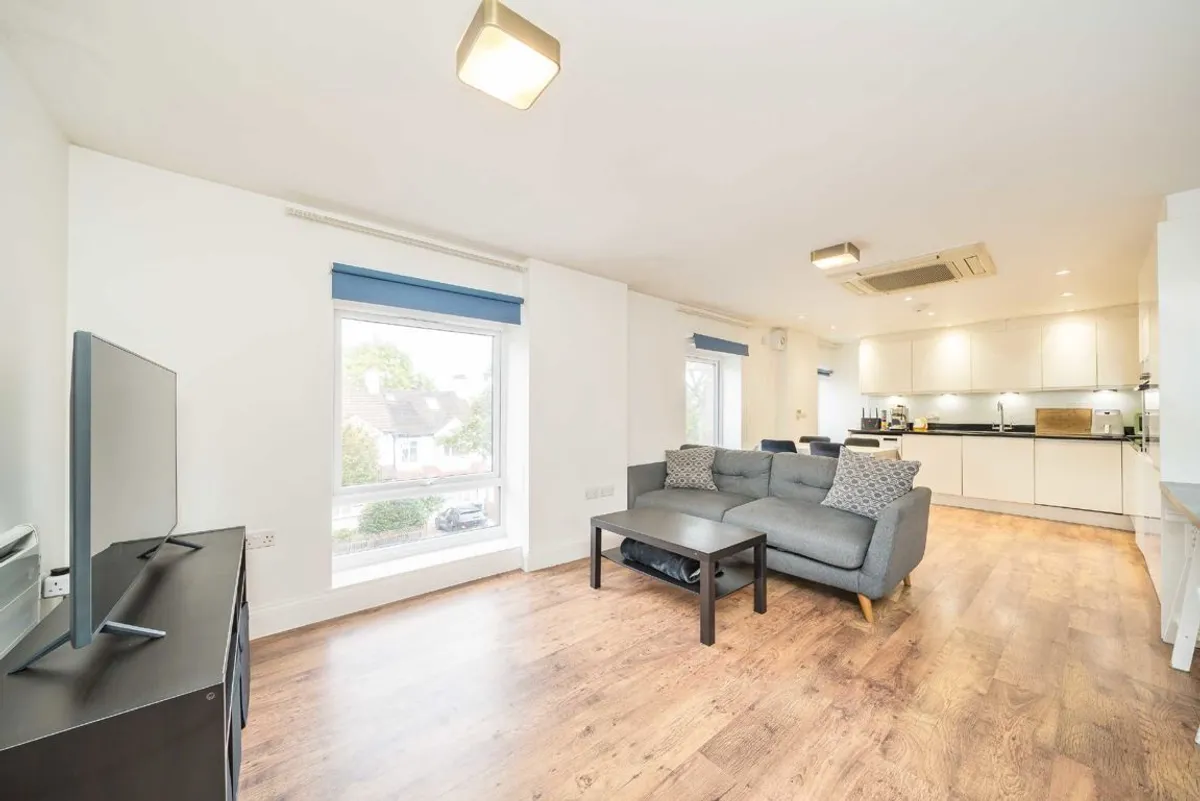 Flat Salisbury Road in Greater London