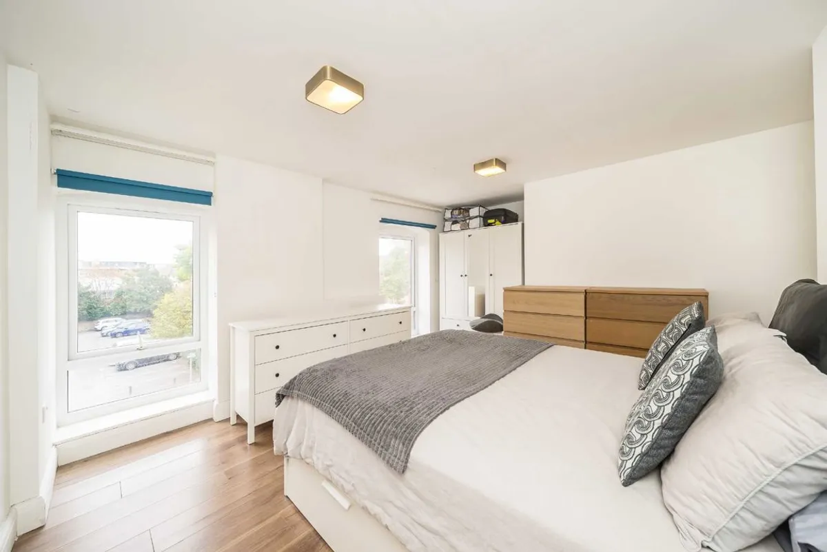 Flat Salisbury Road in Greater London