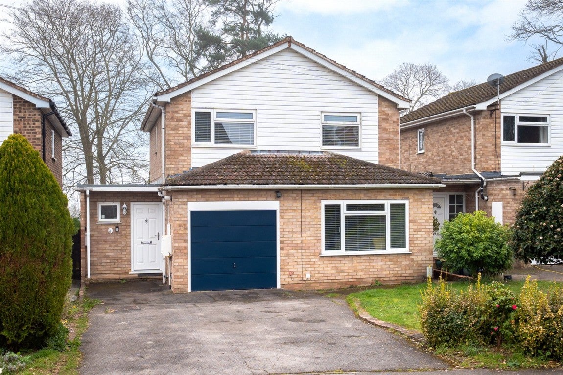 House Oaktree Way in Sandhurst