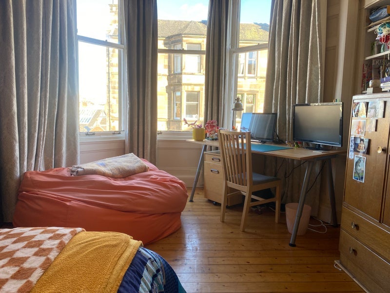 Room Strathfillan Road in City of Edinburgh