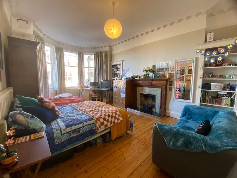 Room Strathfillan Road in City of Edinburgh
