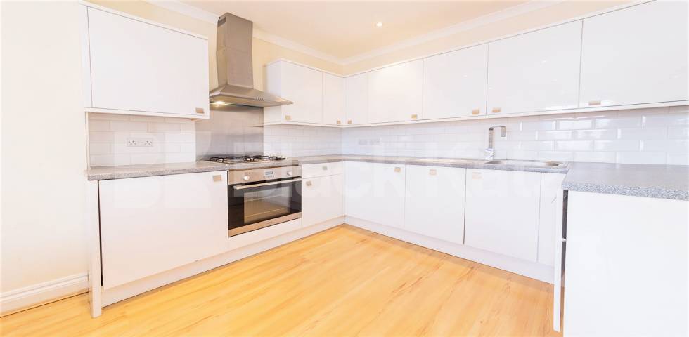 Flat Iverson Road in Greater London