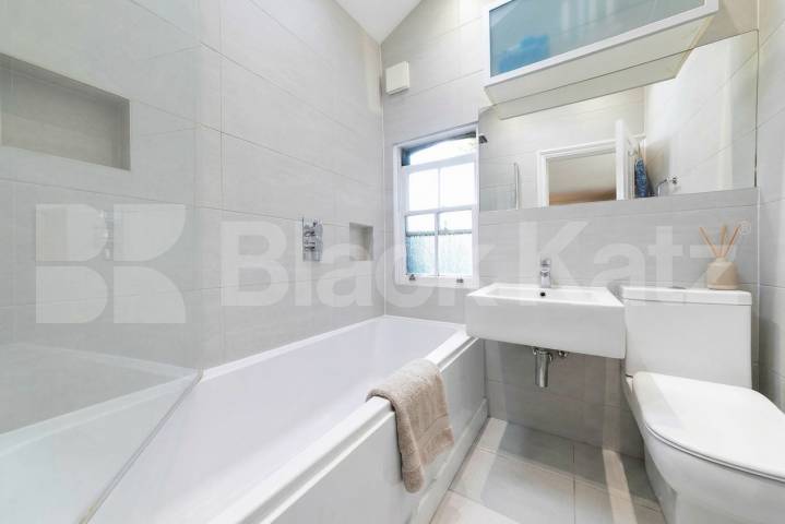 Flat Iverson Road in Greater London