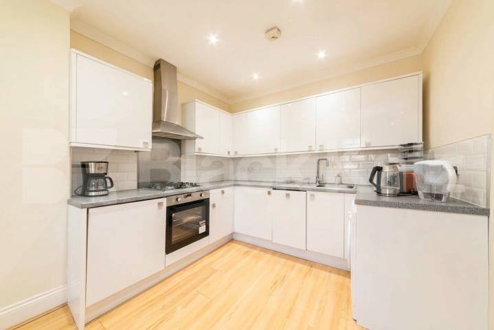 Flat Iverson Road in Greater London