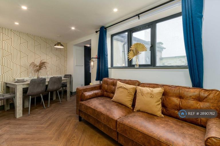 Room Deans Road in Salford