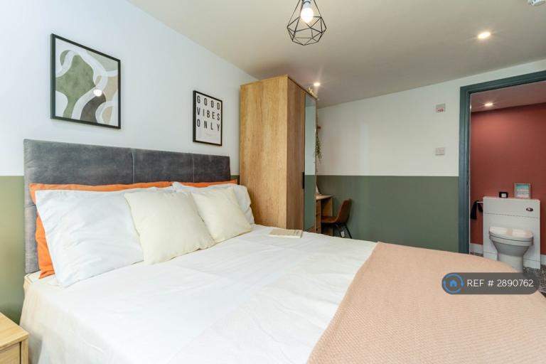 Room Deans Road in Salford