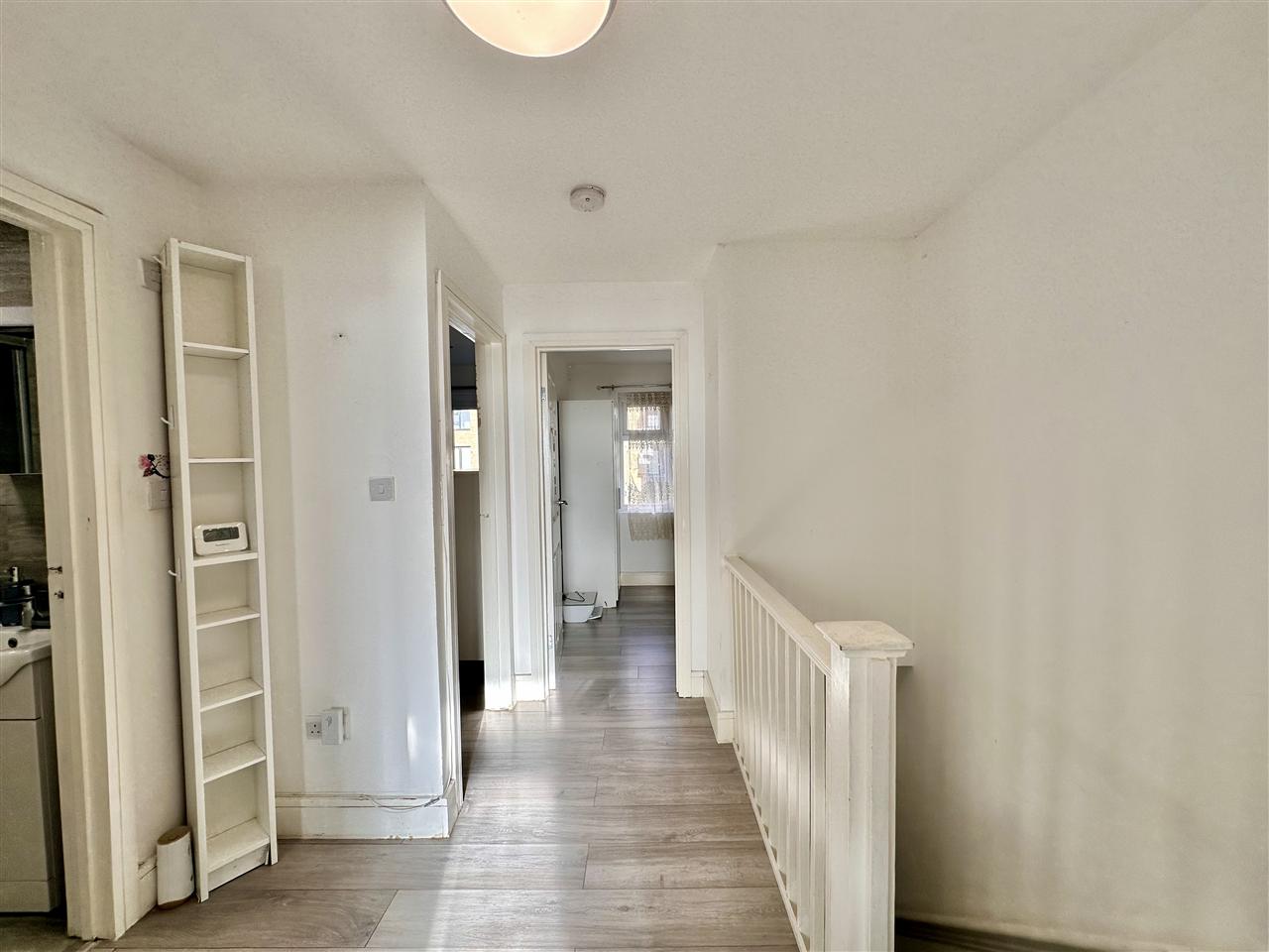 Flat Bilton Road in Greater London