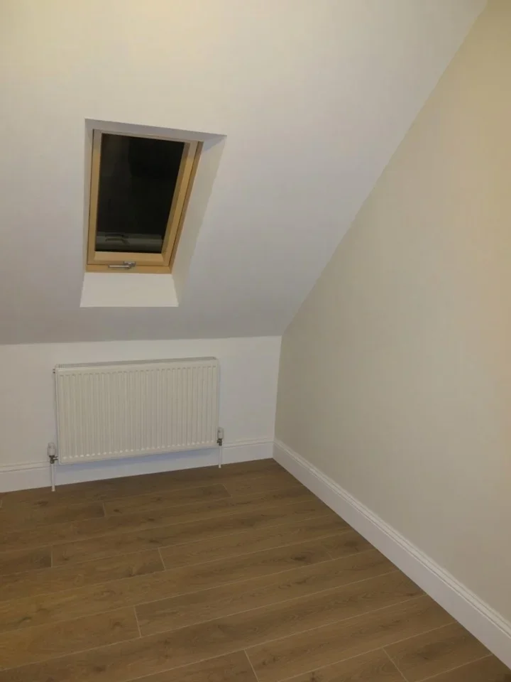 Flat Norbury Court Road in Greater London