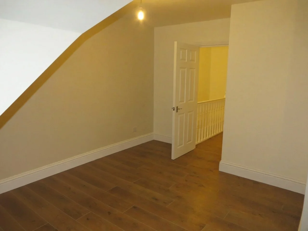 Flat Norbury Court Road in Greater London