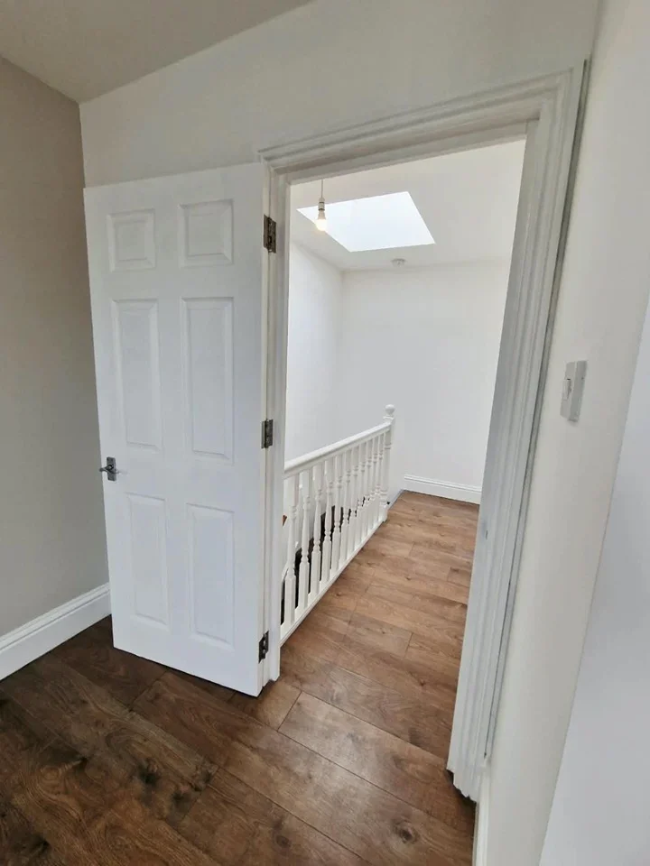 Flat Norbury Court Road in Greater London