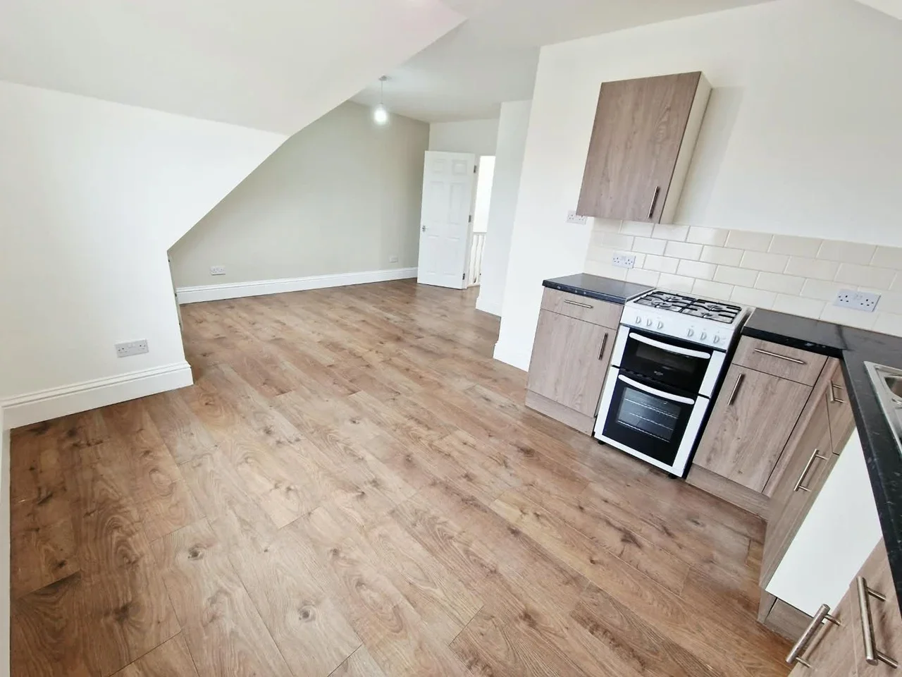 Flat Norbury Court Road in Greater London