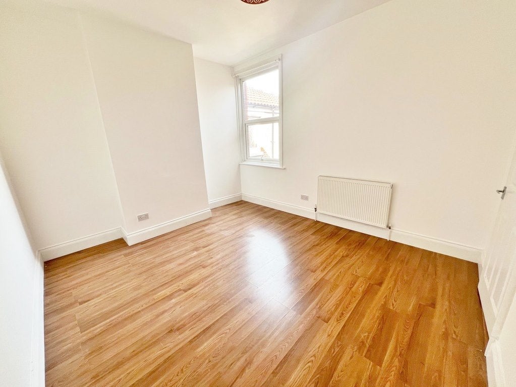 Flat Wadham Road in Portsmouth