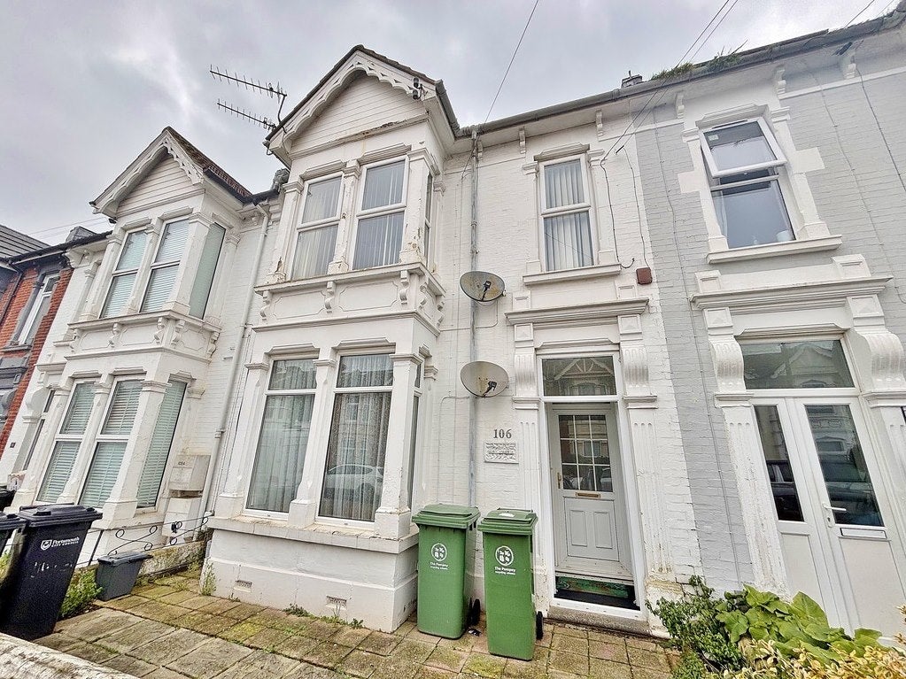 Flat Wadham Road in Portsmouth