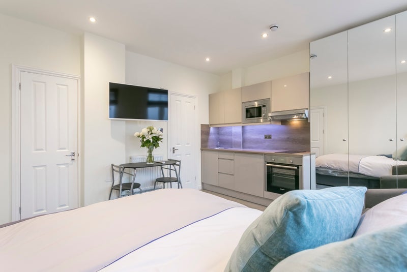 Flat Friary Road in Greater London