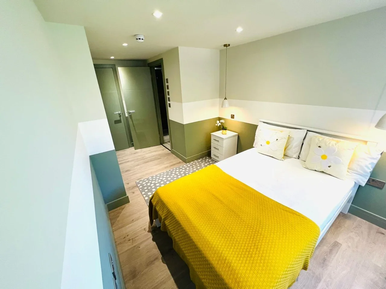 Room Malpas Road in Greater London