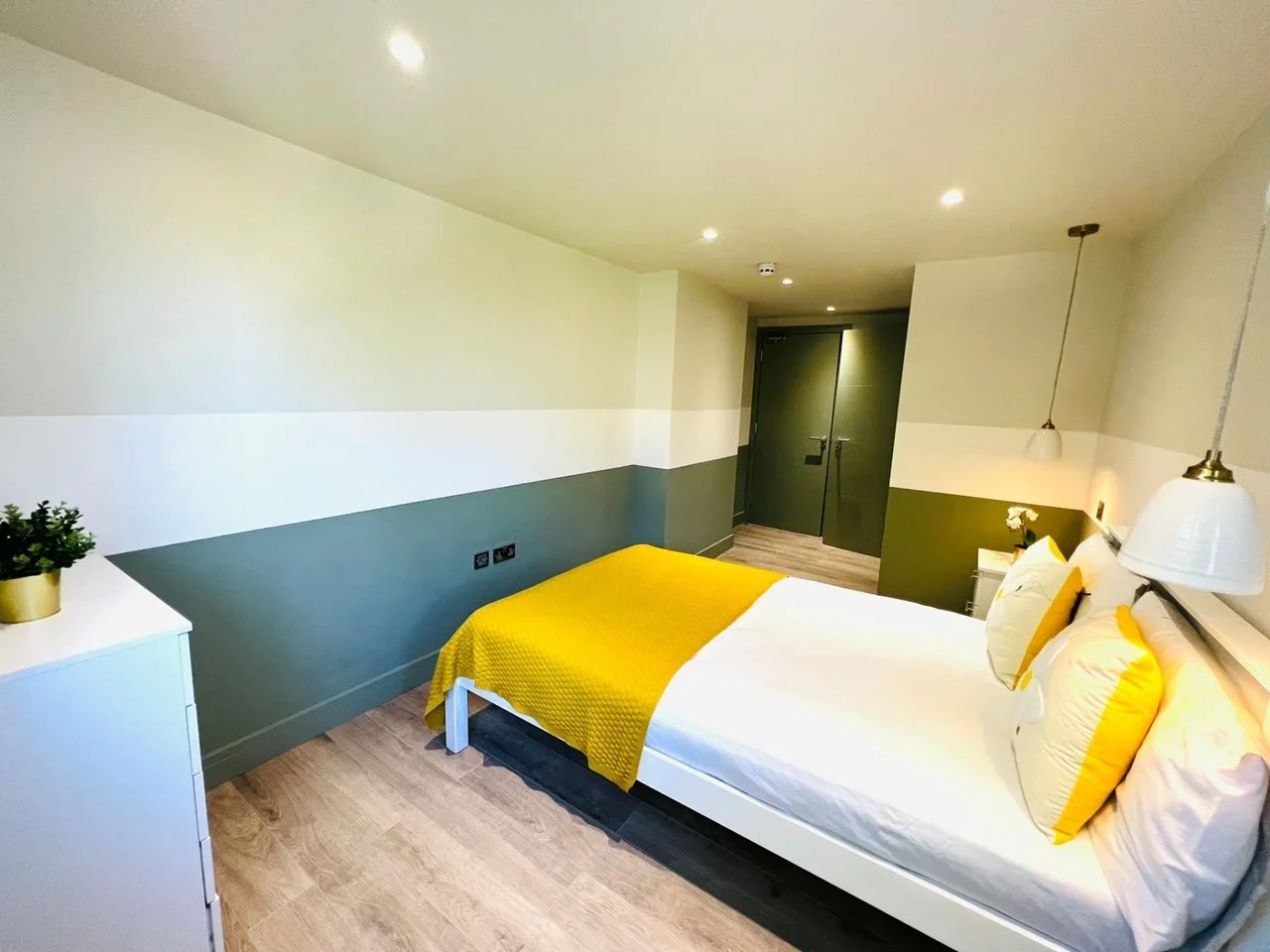 Room Malpas Road in Greater London