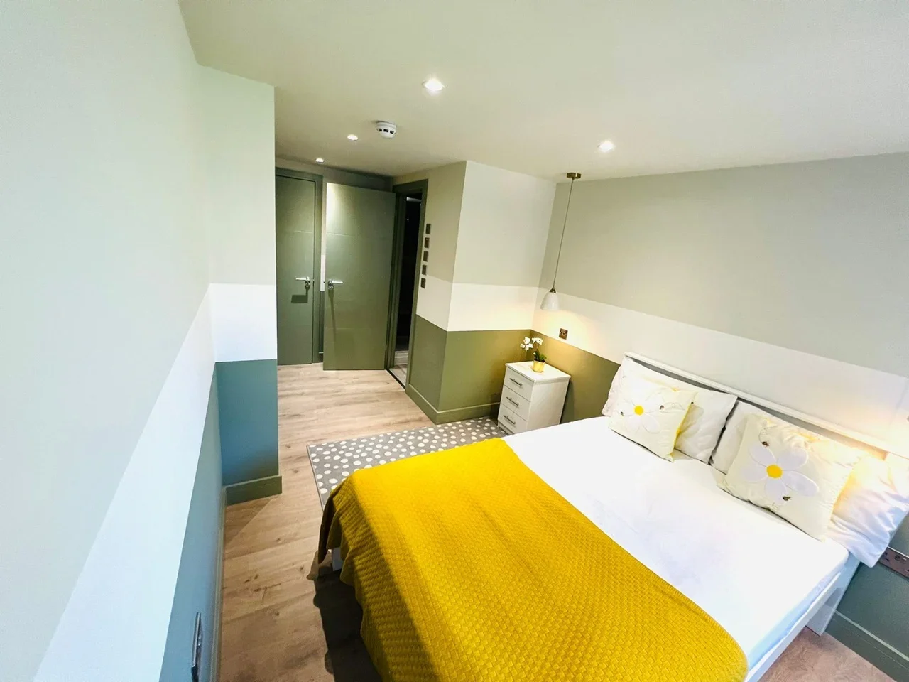 Room Malpas Road in Greater London
