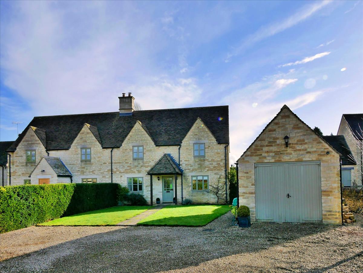 House Washpool Lane in Cotswold District