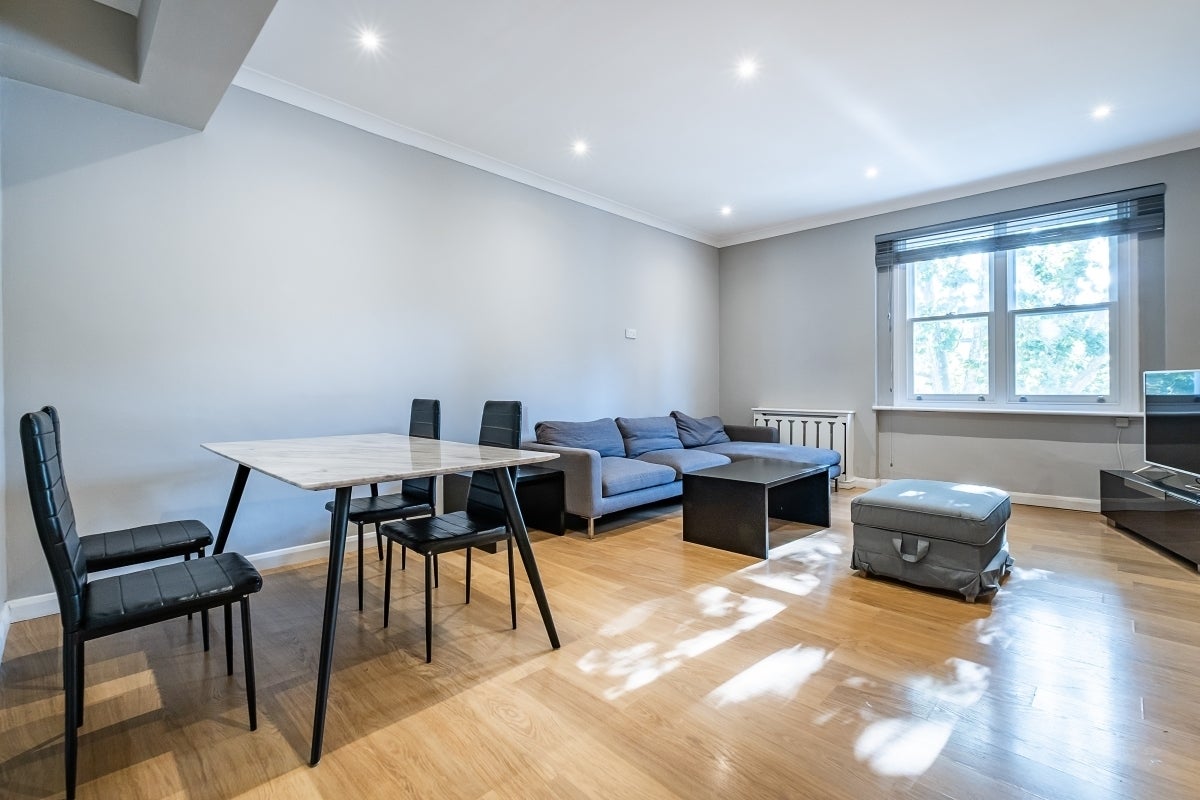 Flat Ovington Square in Greater London