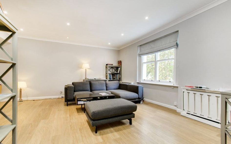 Flat Ovington Square in Greater London