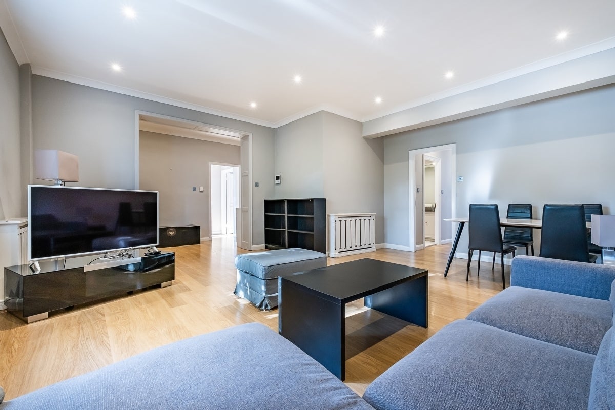Flat Ovington Square in Greater London