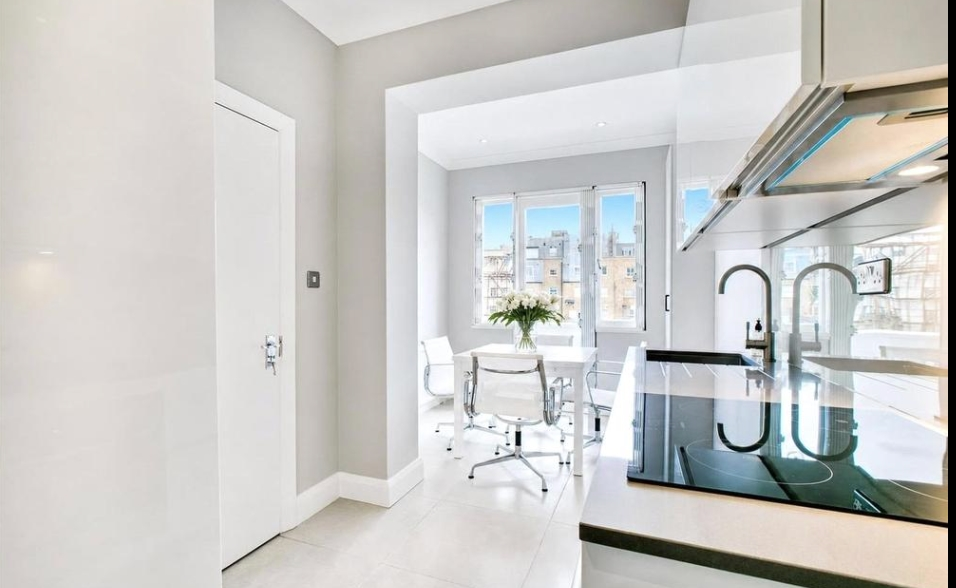 Flat Ovington Square in Greater London