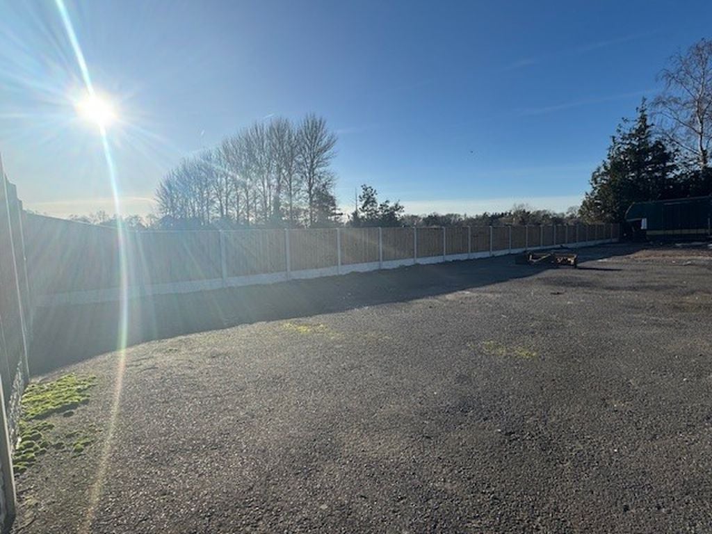 Flat Britten's Lane in Arun