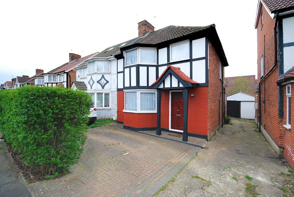 House Vivian Avenue in Greater London