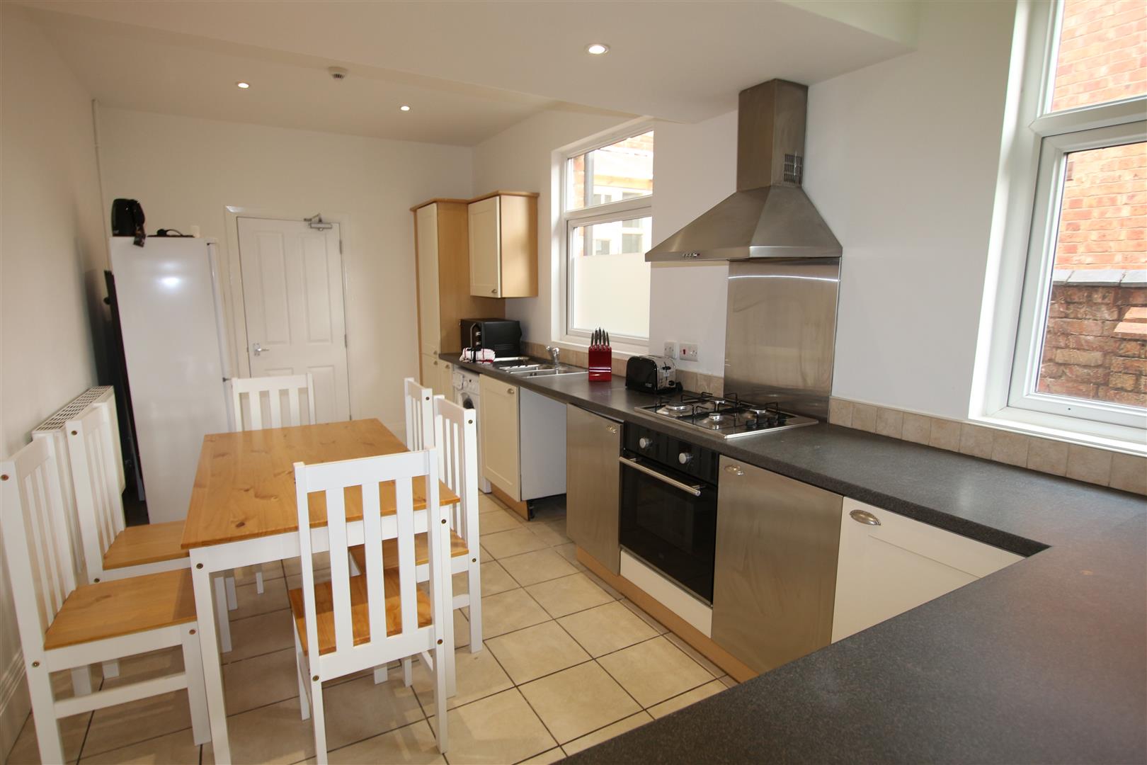 Room Lutterworth Road in Northampton