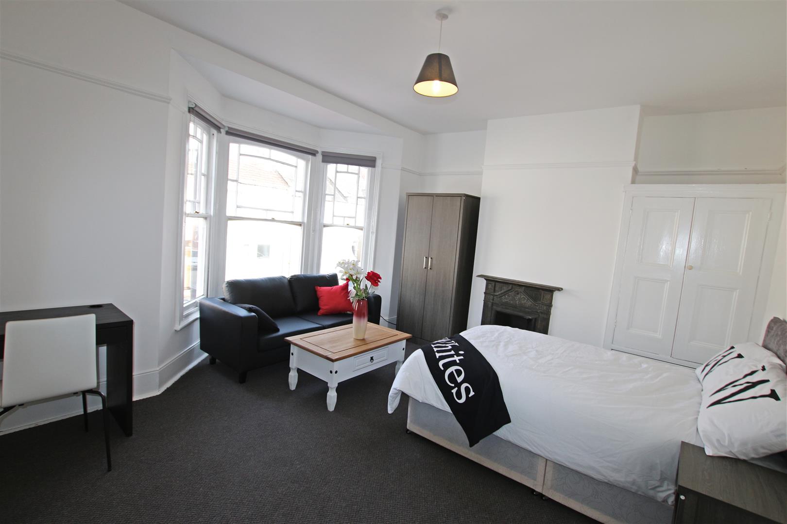 Room Lutterworth Road in Northampton