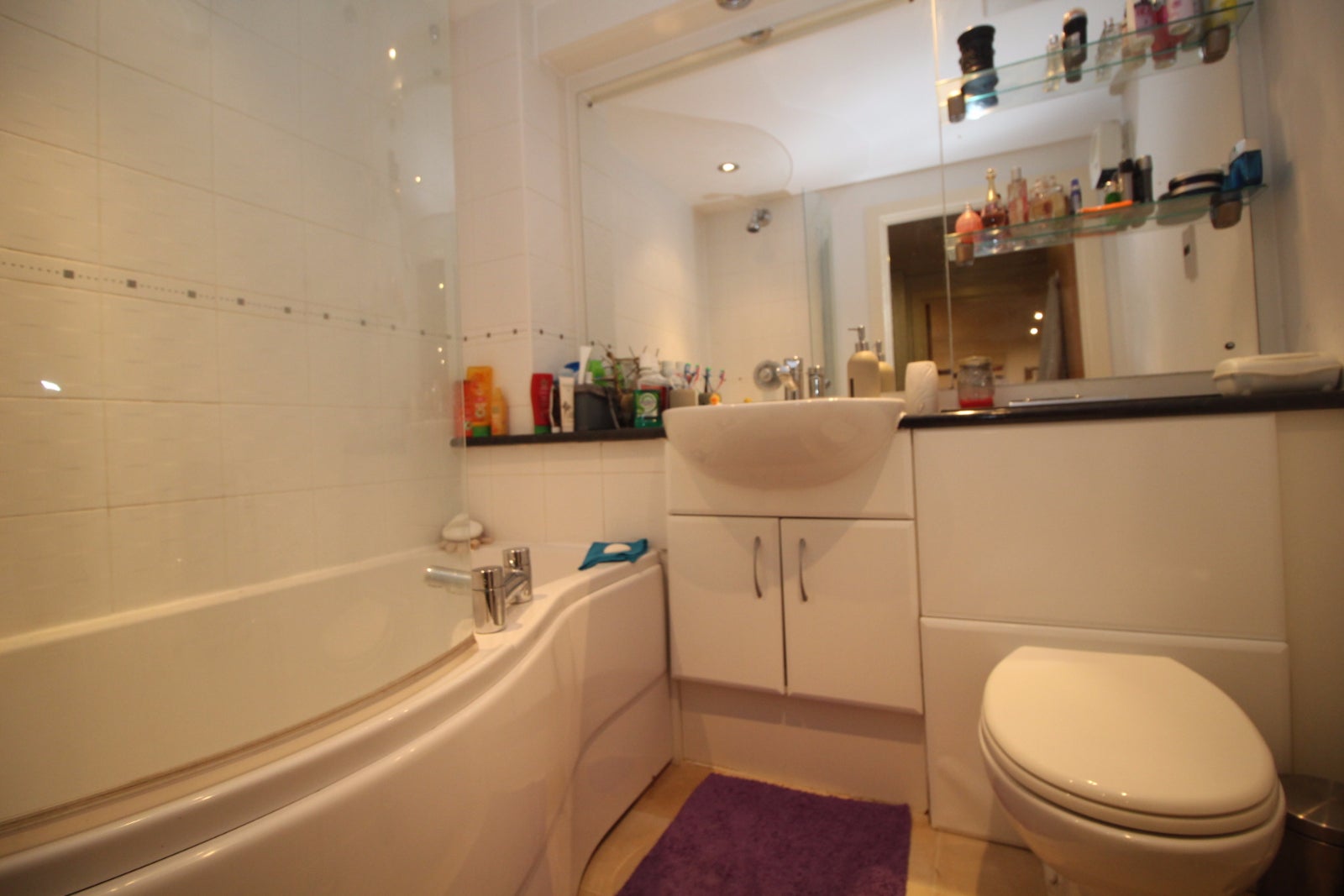 Flat Elmira Way in Salford