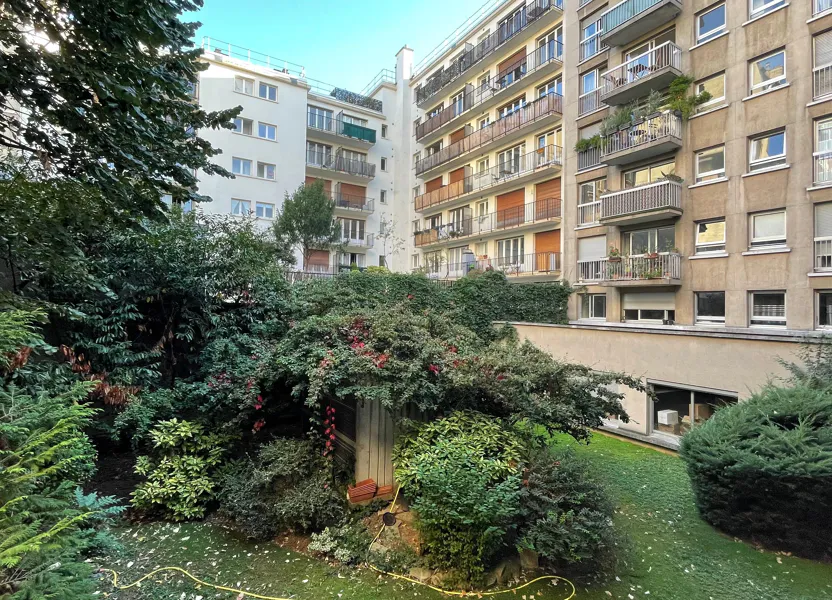 Chambre Rue Rennequin à Paris