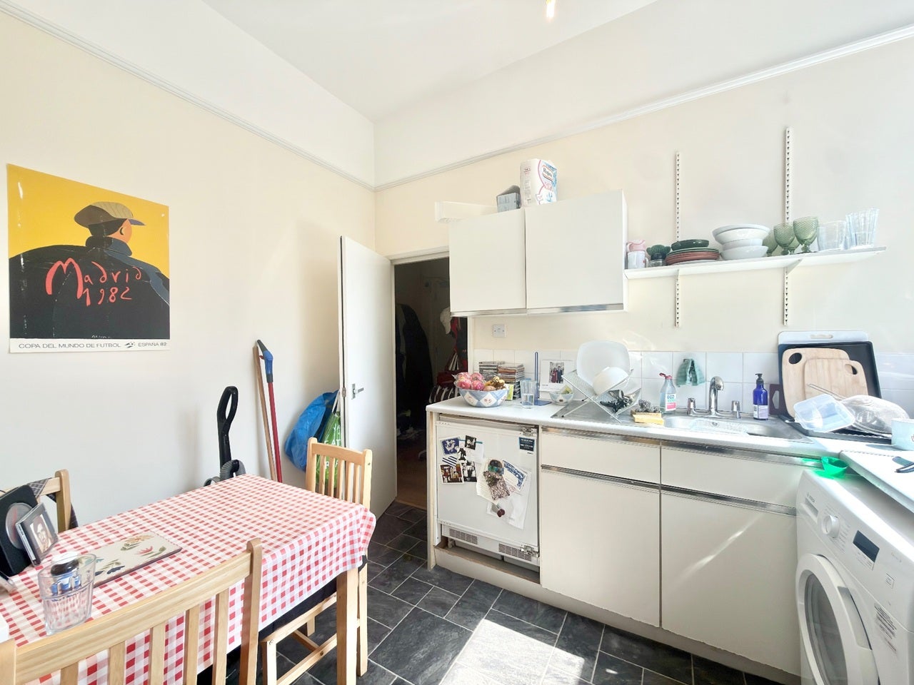 Flat Oakley Road in Greater London