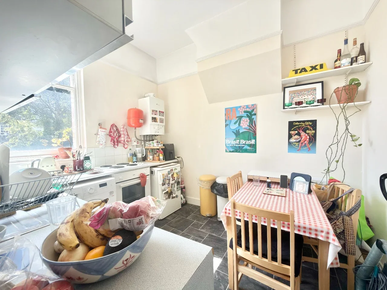 Flat Oakley Road in Greater London