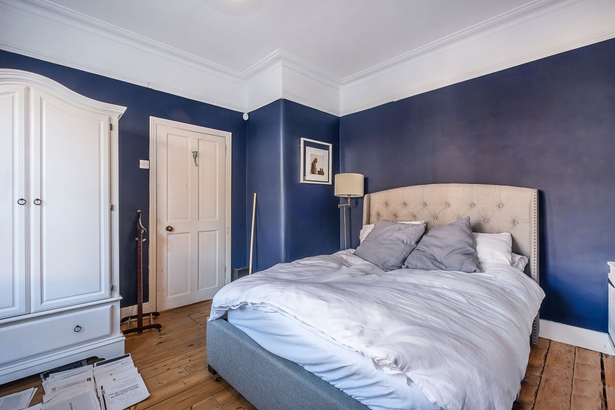 Flat Radbourne Road in Greater London