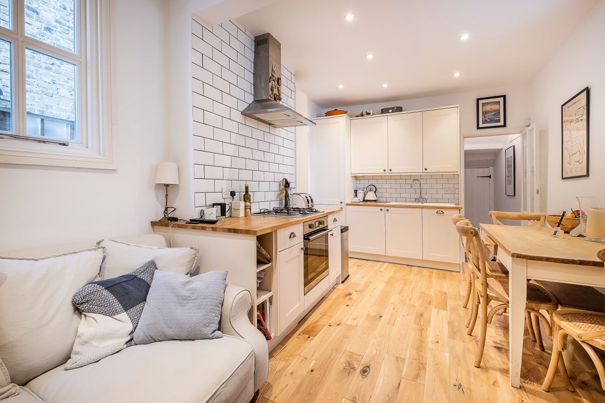 Flat Radbourne Road in Greater London
