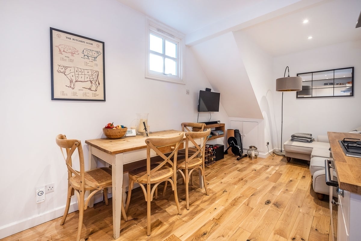 Flat Radbourne Road in Greater London