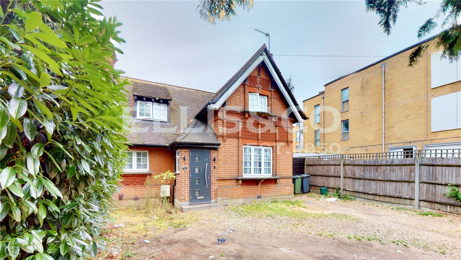 House Stanley Avenue in Greater London