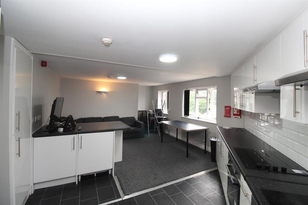 Room Rhymney Terrace in Cardiff
