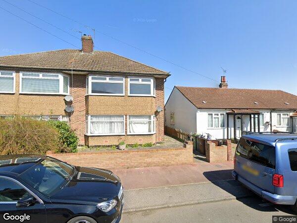 Flat Manor Road in Greater London