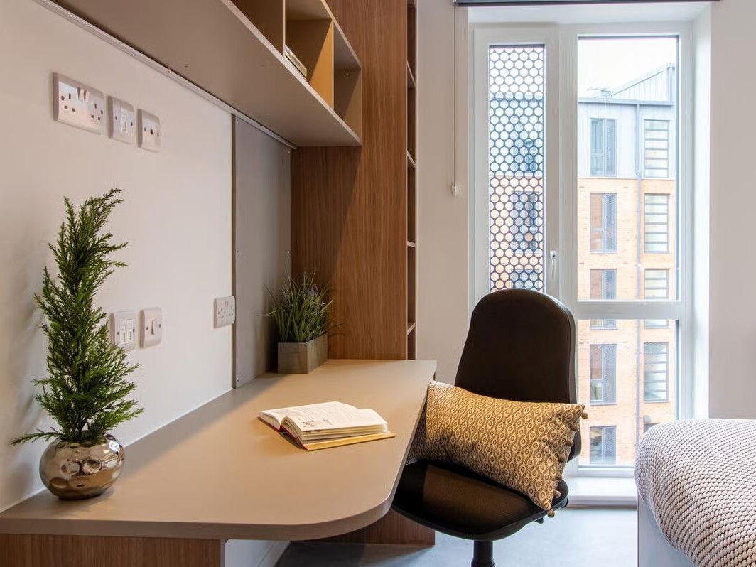 Room Dean Street in Bristol