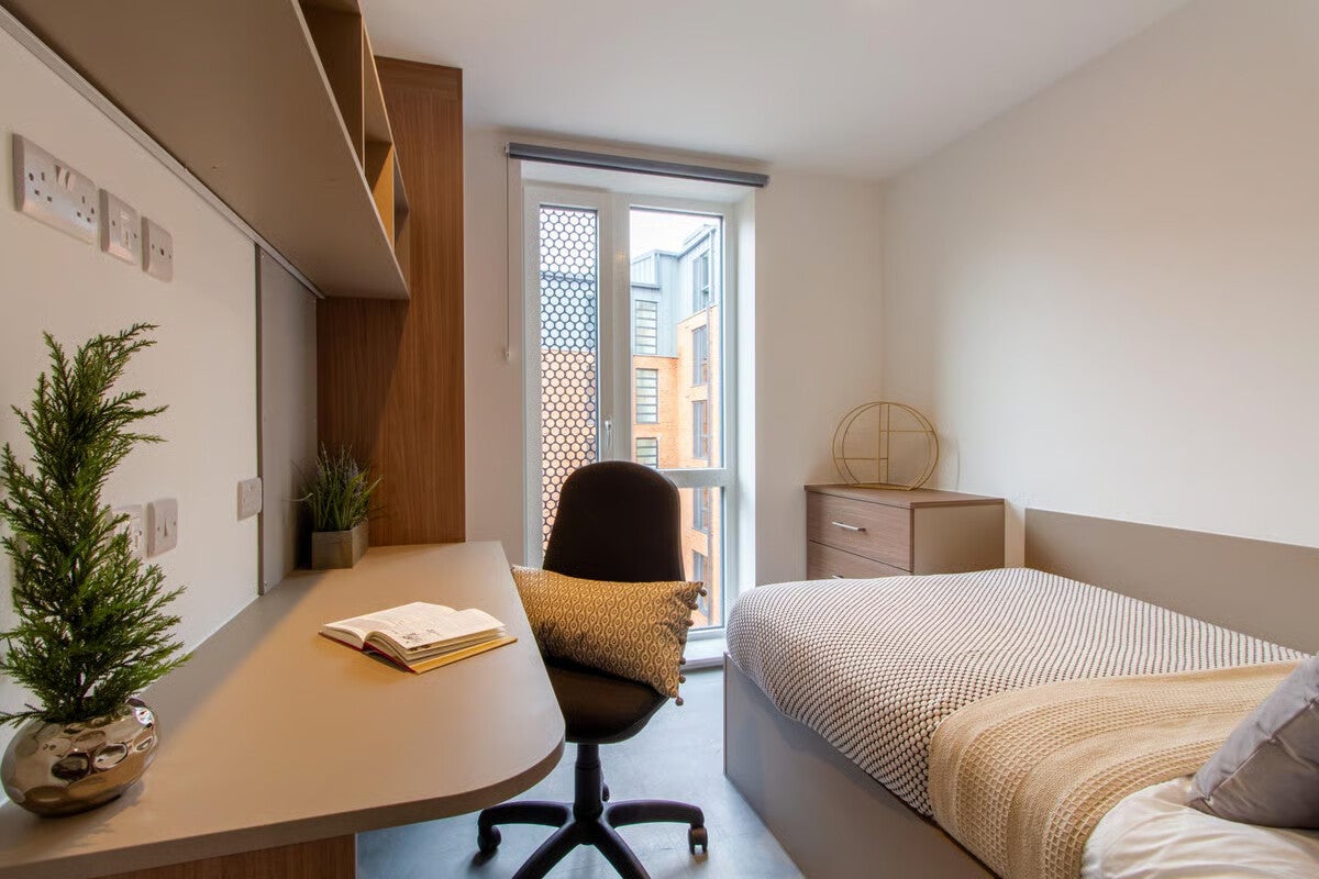 Room Dean Street in Bristol