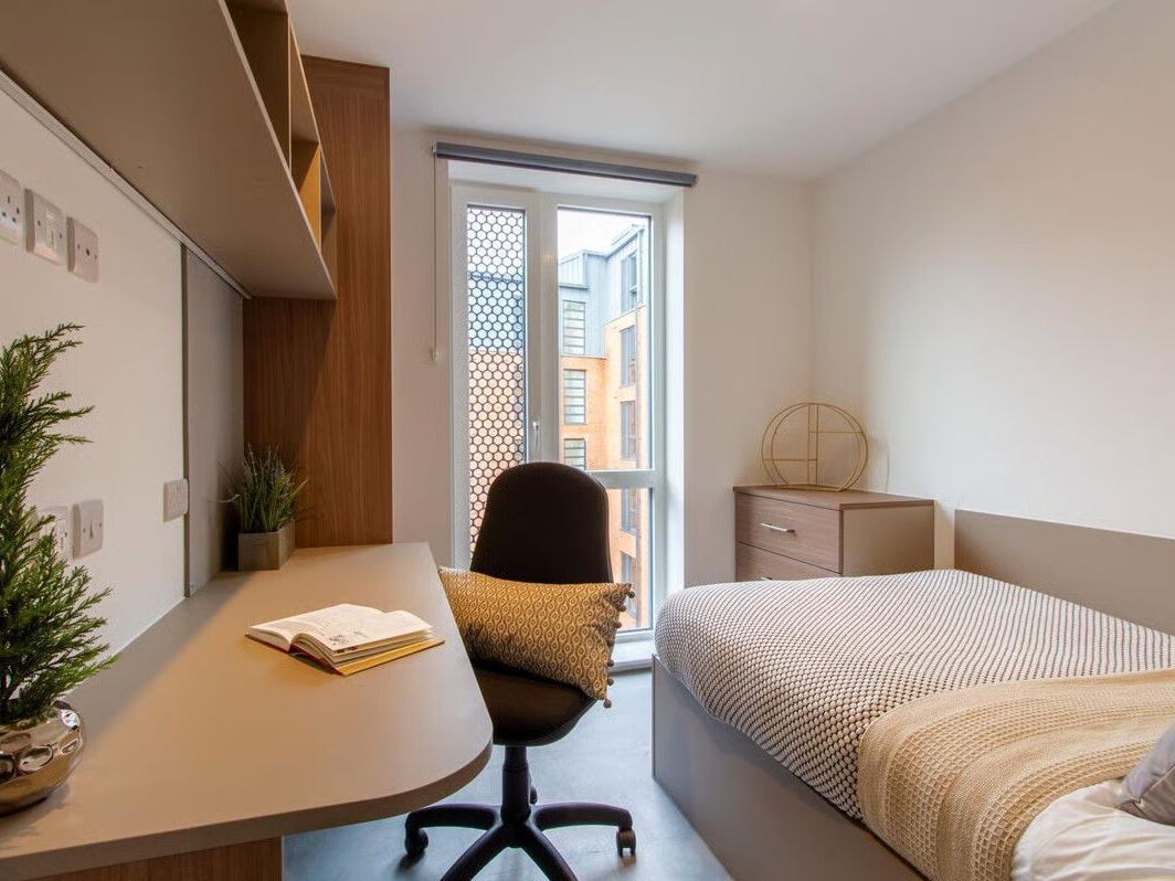 Room Dean Street in Bristol