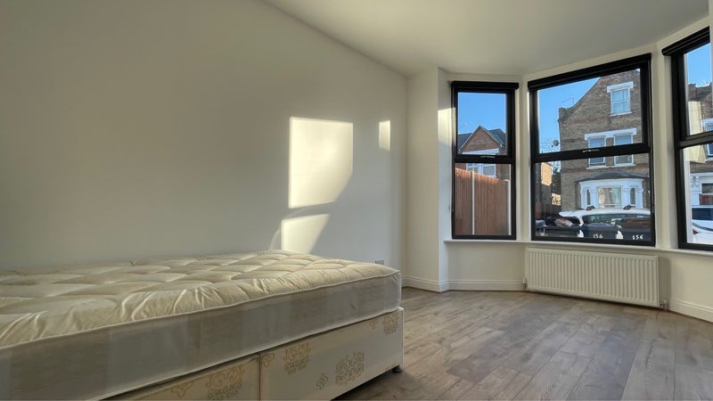 Room Station Road in Greater London