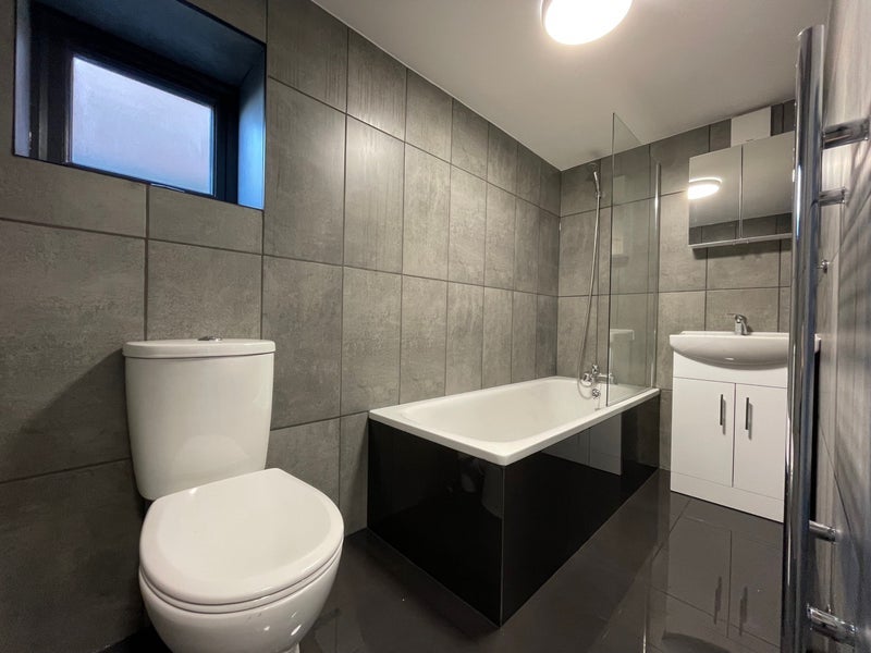 Room Station Road in Greater London
