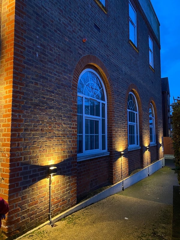Flat Butts Green Road in London