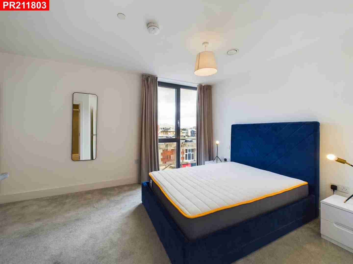 Flat Fairfield Avenue in Staines-upon-Thames