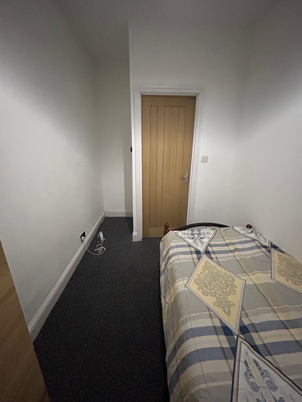 Room Grange Road in Greater London