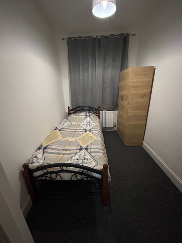 Room Grange Road in Greater London